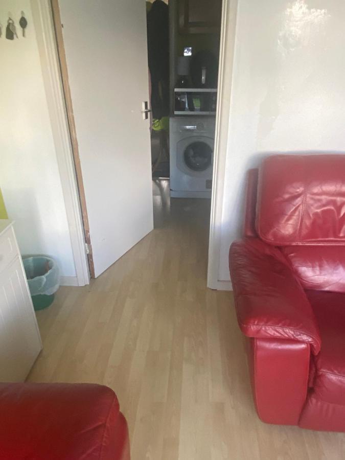 Travelling Stop Apartment Суиндън Екстериор снимка