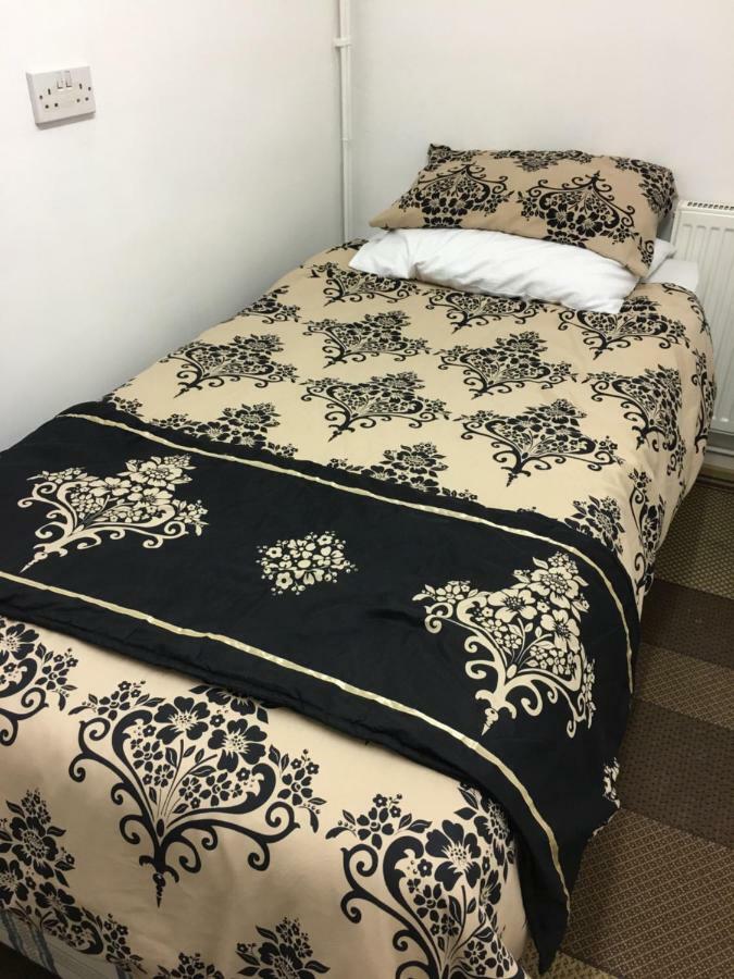 Travelling Stop Apartment Суиндън Екстериор снимка