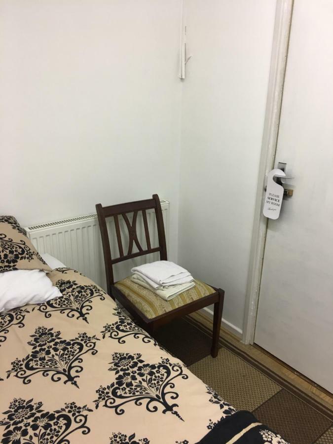 Travelling Stop Apartment Суиндън Екстериор снимка
