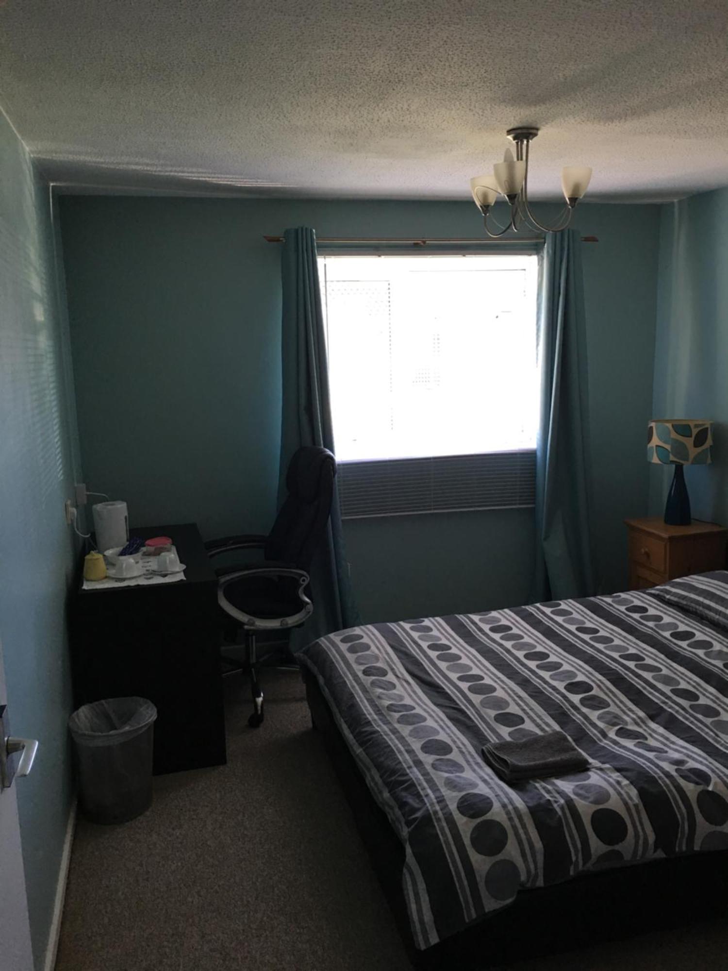 Travelling Stop Apartment Суиндън Екстериор снимка