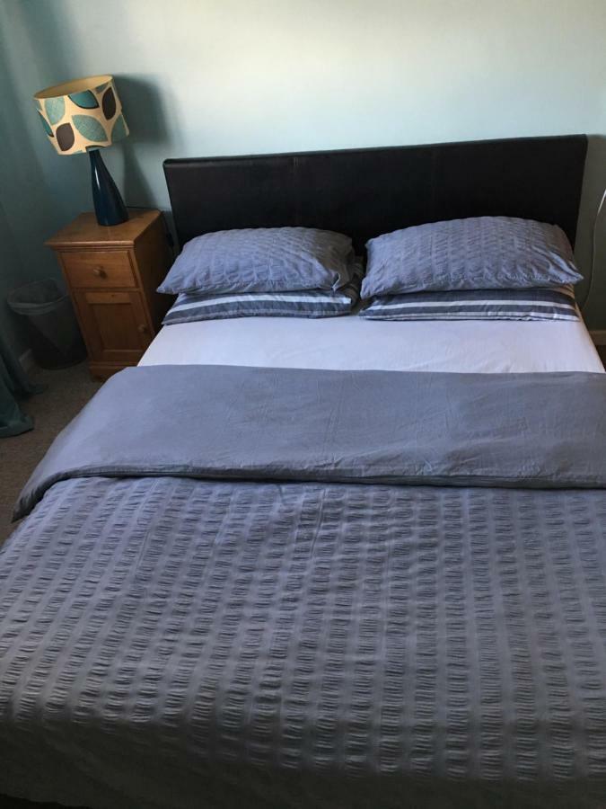 Travelling Stop Apartment Суиндън Екстериор снимка