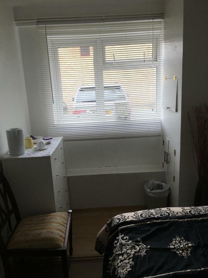 Travelling Stop Apartment Суиндън Екстериор снимка