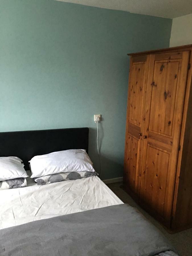 Travelling Stop Apartment Суиндън Екстериор снимка