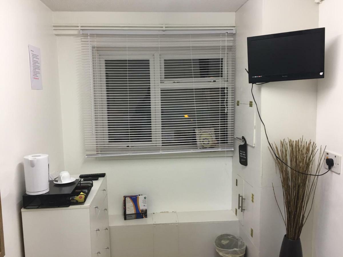 Travelling Stop Apartment Суиндън Екстериор снимка