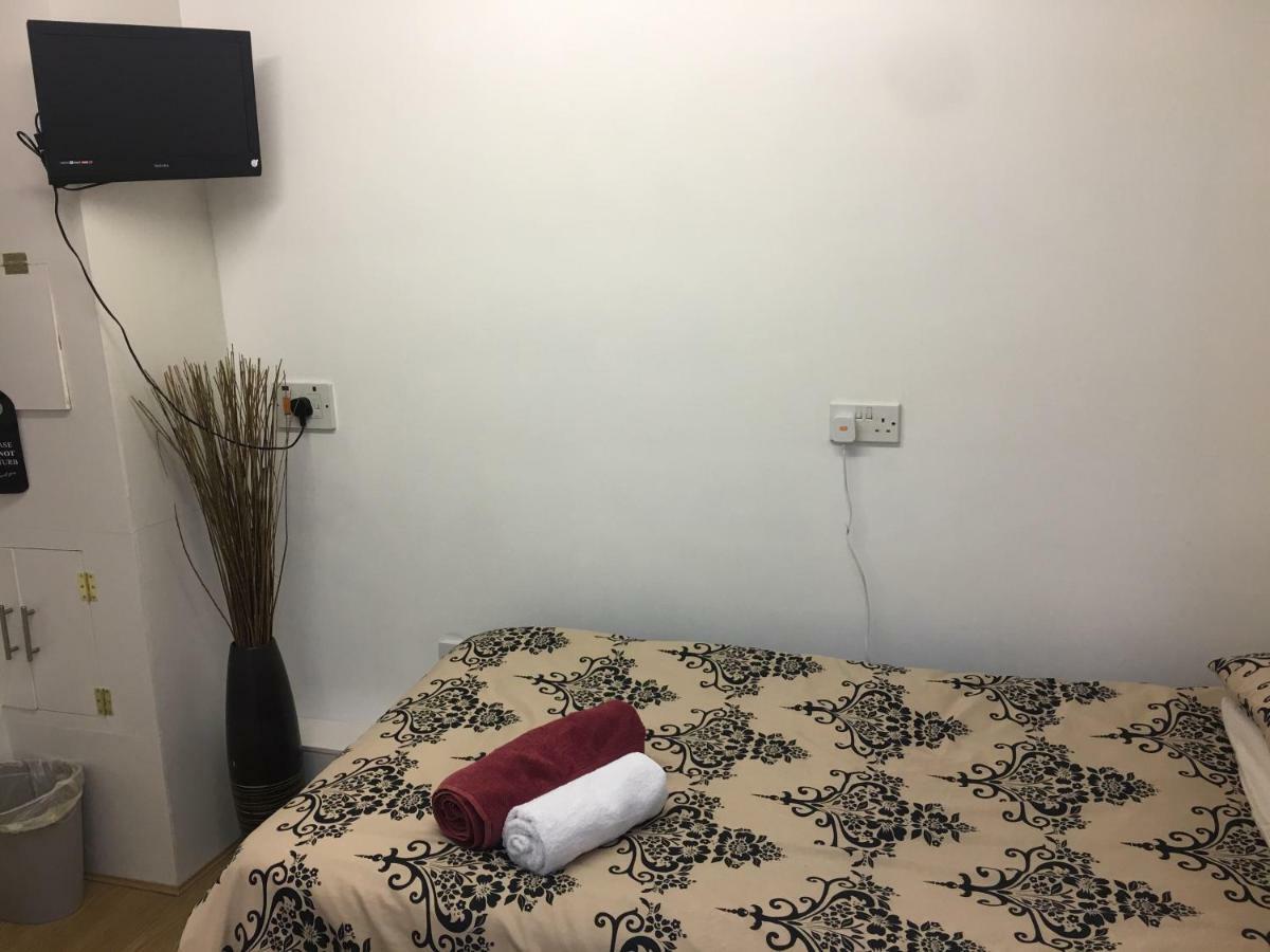 Travelling Stop Apartment Суиндън Екстериор снимка