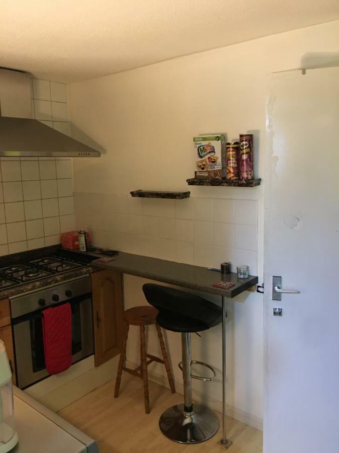 Travelling Stop Apartment Суиндън Екстериор снимка