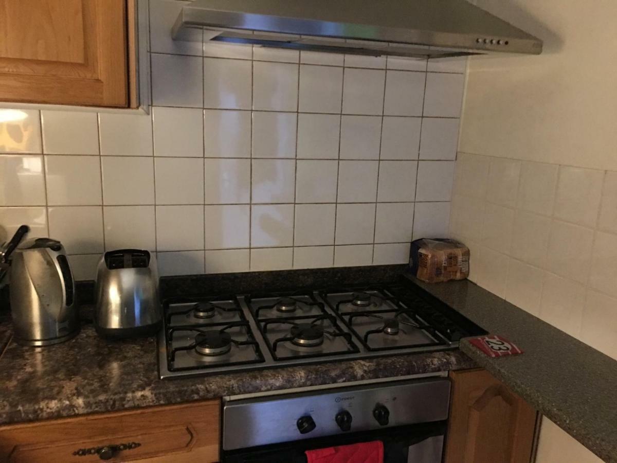 Travelling Stop Apartment Суиндън Екстериор снимка